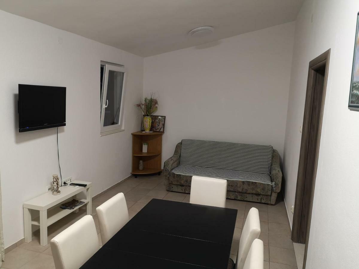 Apartment Joke Ražanj Eksteriør bilde
